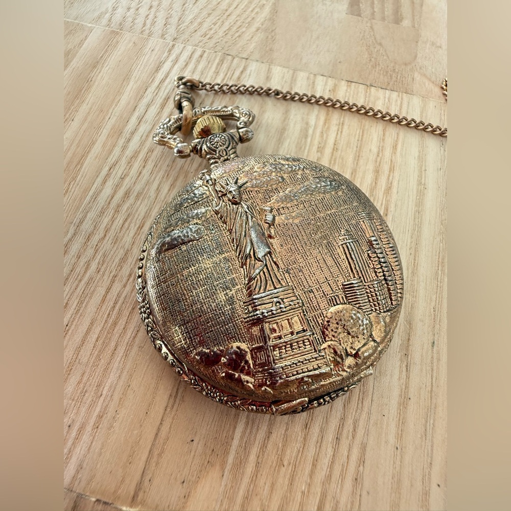 Vintage Geneva gold tone Statue of Liberty pocket watch NEW BATTERY